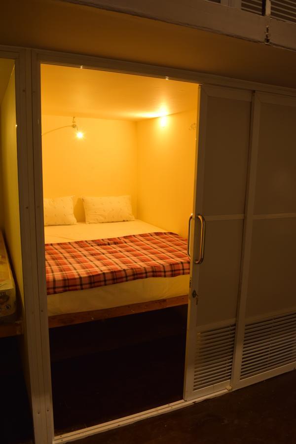 21 Hostel Yangon Extérieur photo
